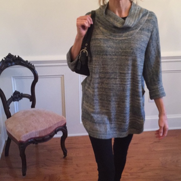 Anthropologie comfy sweater - Picture 1 of 8